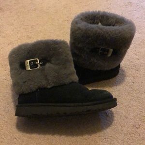 UGG girls black with gray fur trim buckle boot